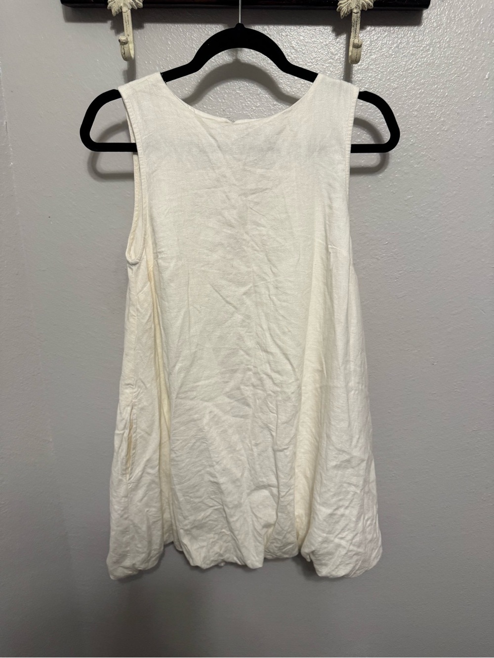 Sleeveless Bubble-Hem Mini Dress in Cream linen - Picture 3 of 4